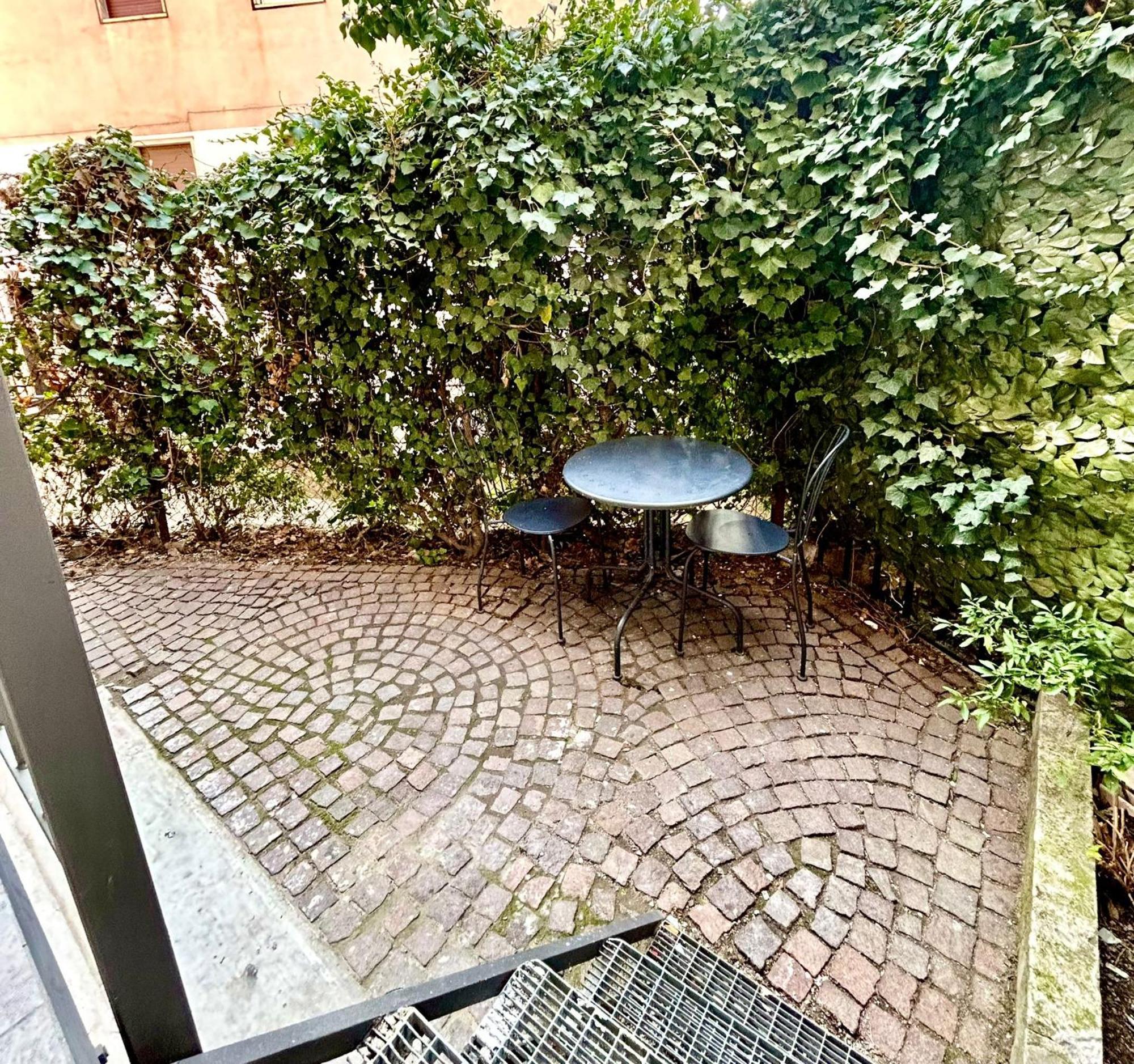Lovely 2 Room Apartment With Small Garden มิลาน ภายนอก รูปภาพ