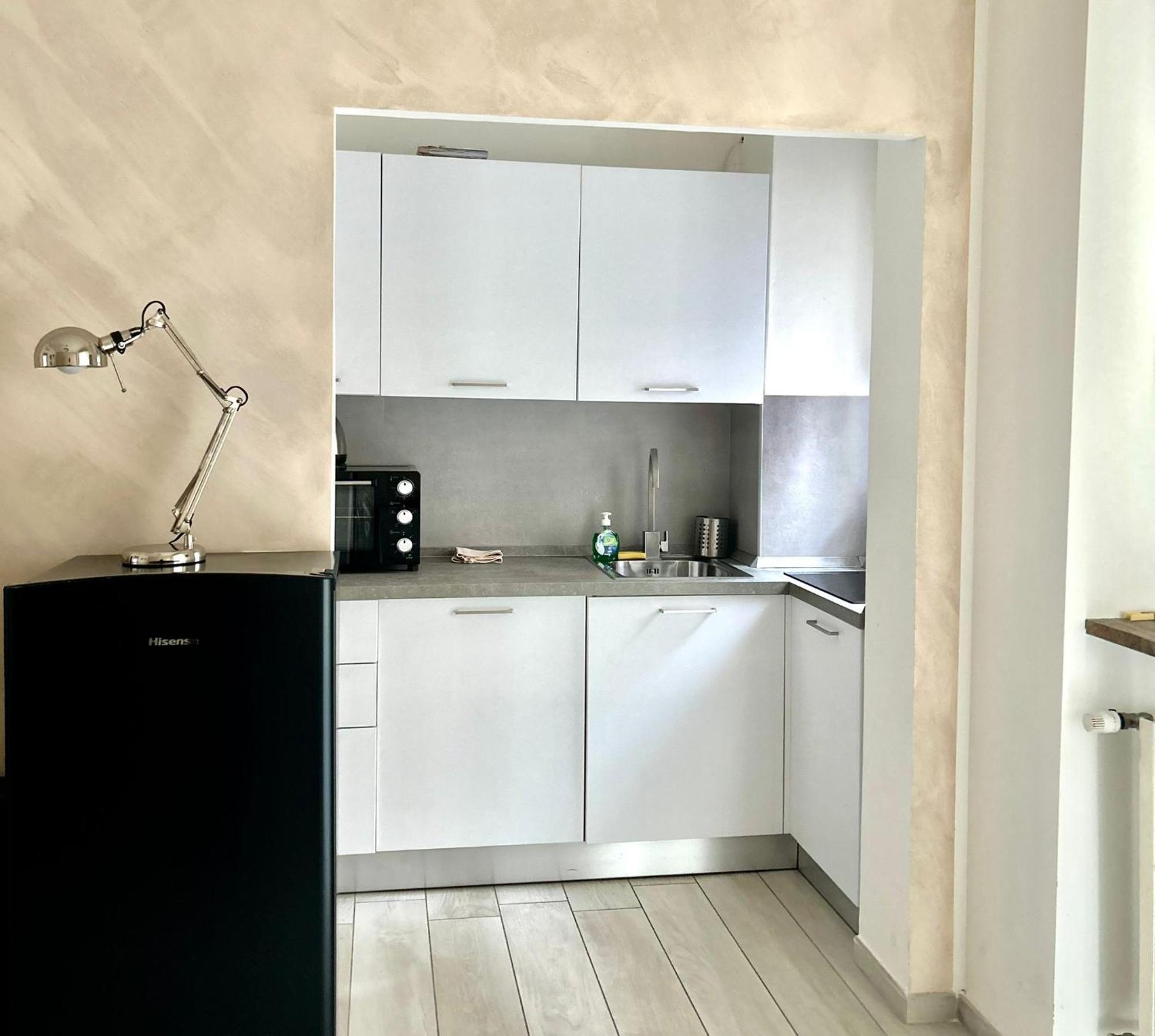 Lovely 2 Room Apartment With Small Garden มิลาน ภายนอก รูปภาพ