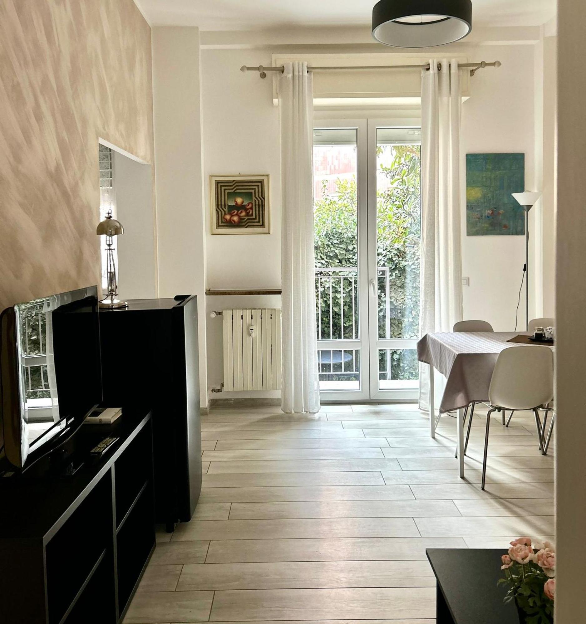 Lovely 2 Room Apartment With Small Garden มิลาน ภายนอก รูปภาพ